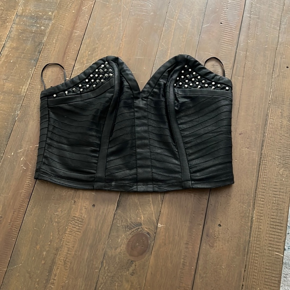 Crop off shoulder top